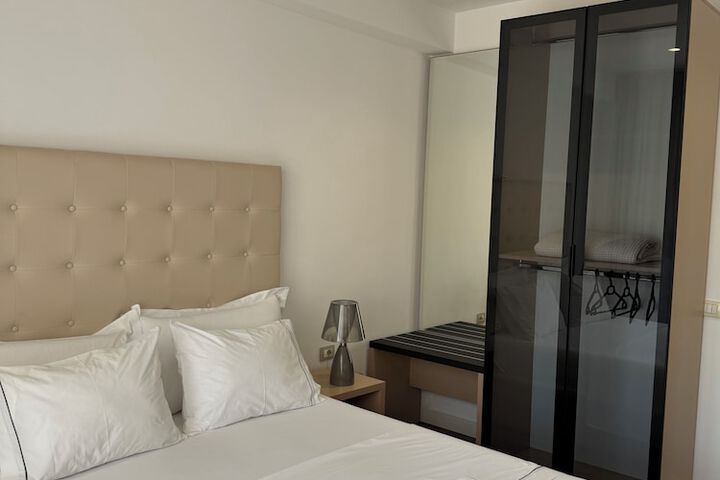 Room 73 of 207
