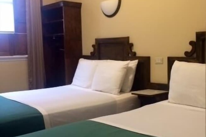 Room 17 of 37