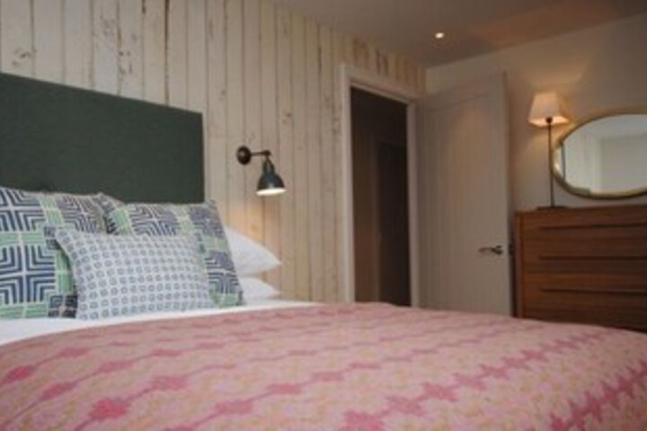 Room 7 of 27