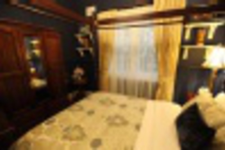 Room 16 of 108