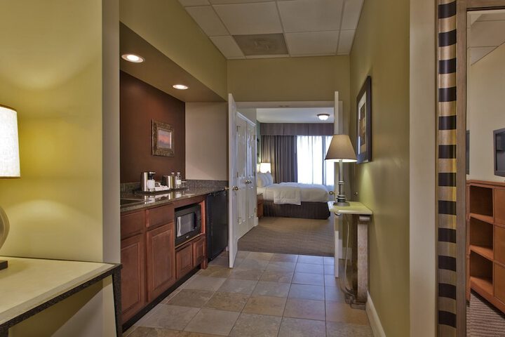 1 Bedroom Deluxe Suite Kingbed (5 of 12)