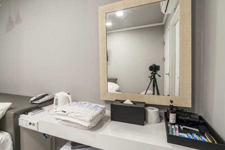 Room 44 of 94