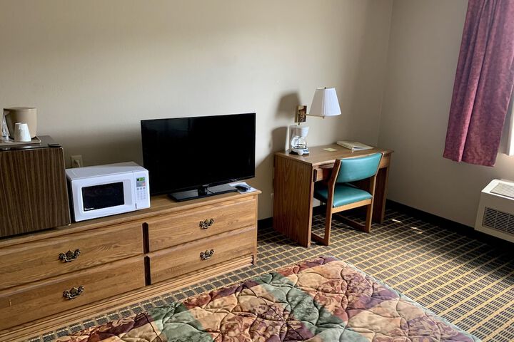 2 Queen Beds (2 of 11)
