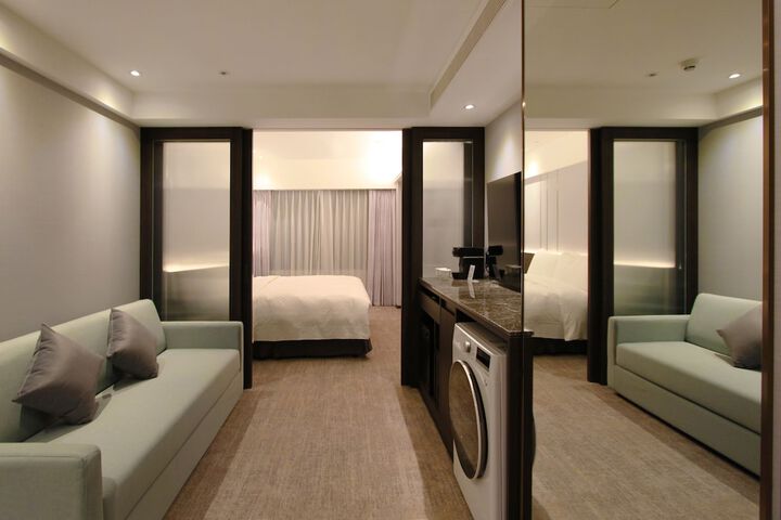 Room 15 of 32