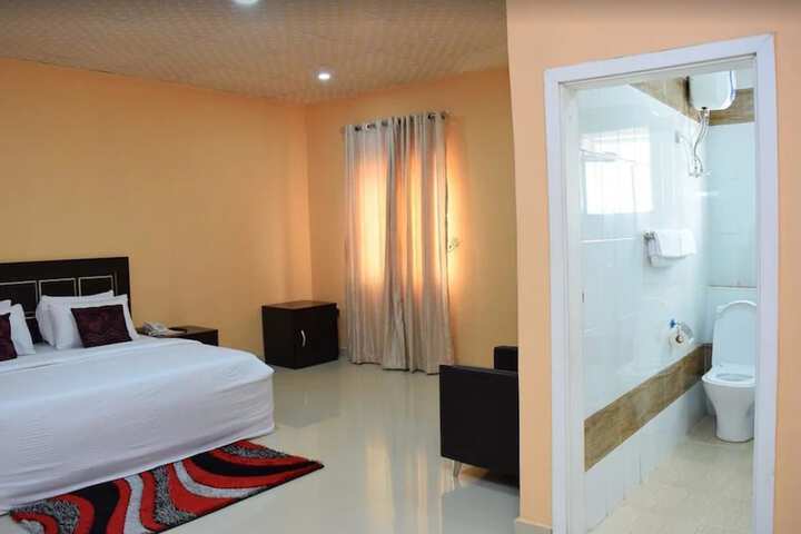 Room 11 of 25
