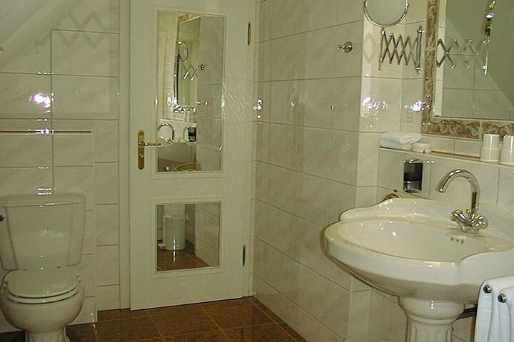 Room 8 of 22