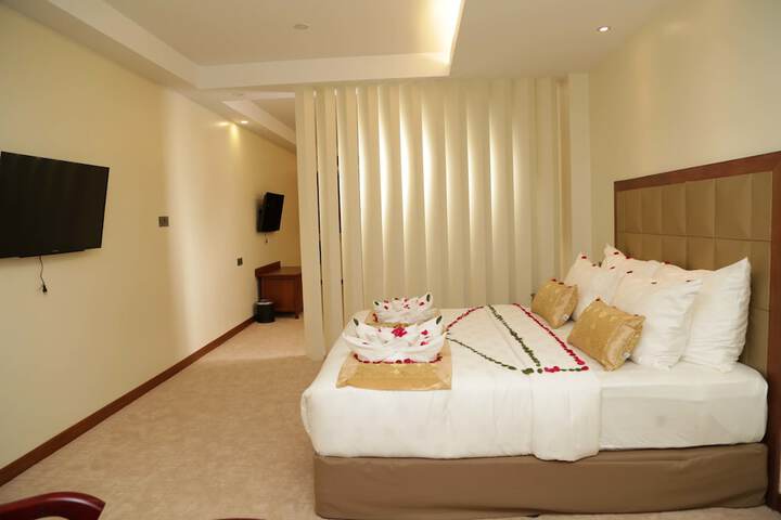 Room 10 of 32