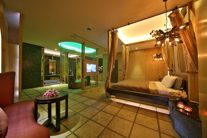 Room 3 of 65