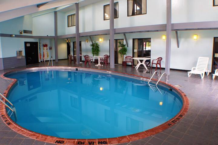 Pool 40 of 51