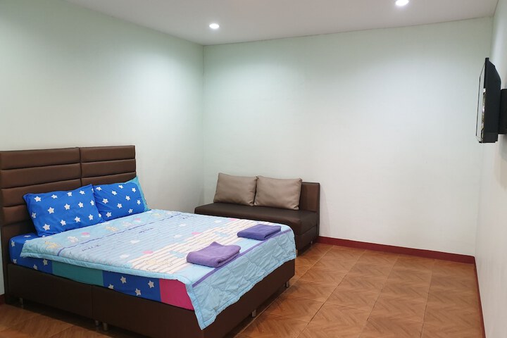 Room 9 of 34