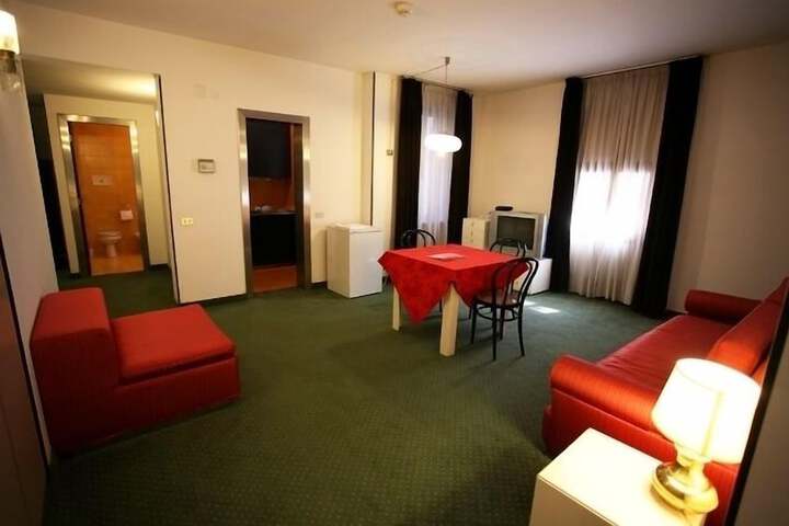 Room 30 of 44