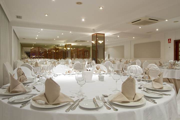 Ballroom/Hall 41 of 51