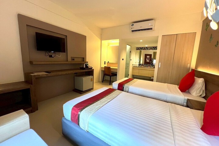 Room 28 of 100