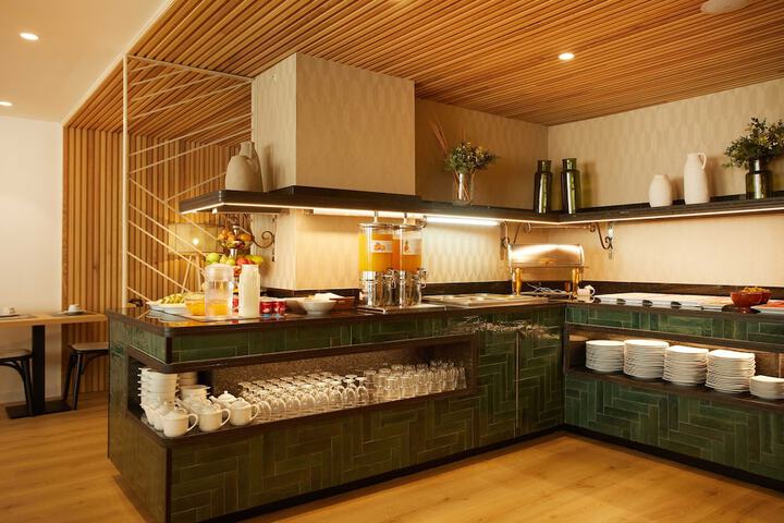 Breakfast area