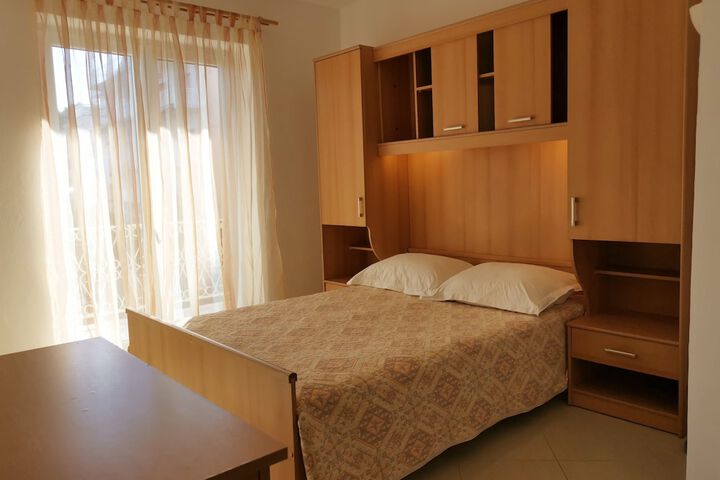 Room 4 of 22