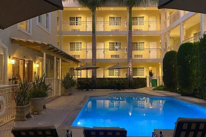 Hotel Pool