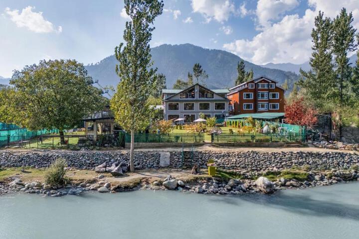 Hotel River View Resort