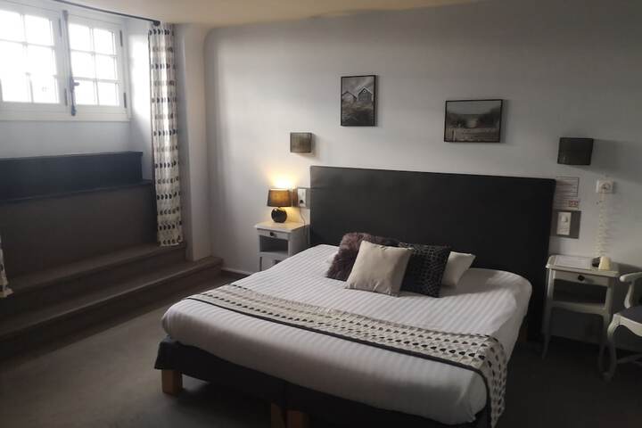 Room 34 of 62