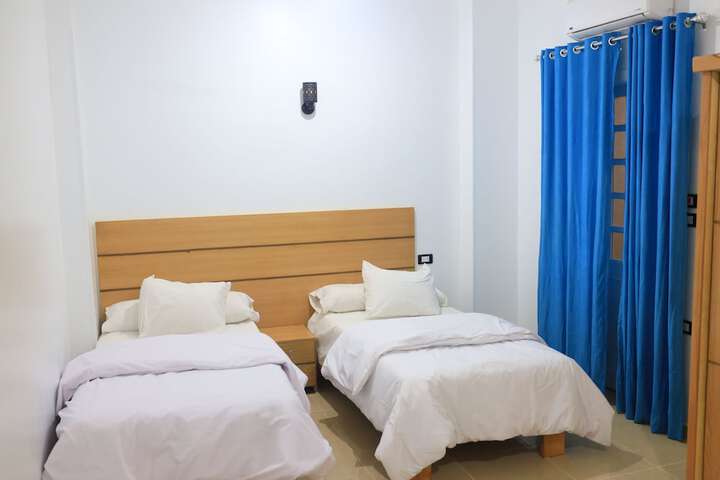 Room 14 of 100