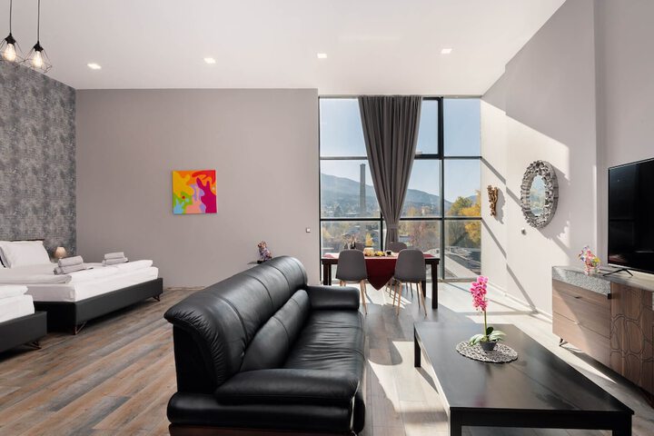 Room 7 of 19