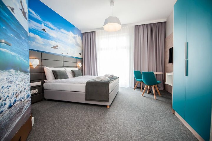 Room 12 of 30