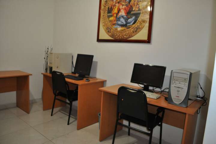 Business Center 34 of 39