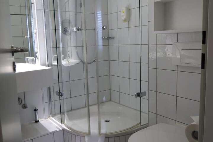 Room 102 of 125
