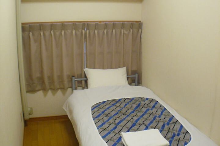 Room 3 of 25