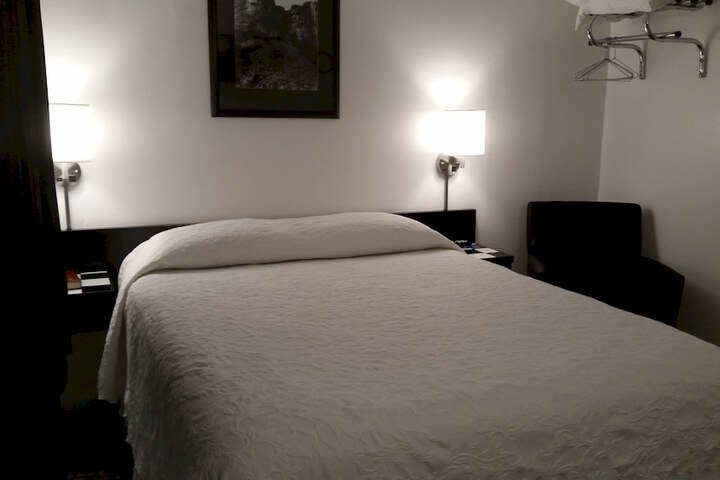 Room 4 of 55