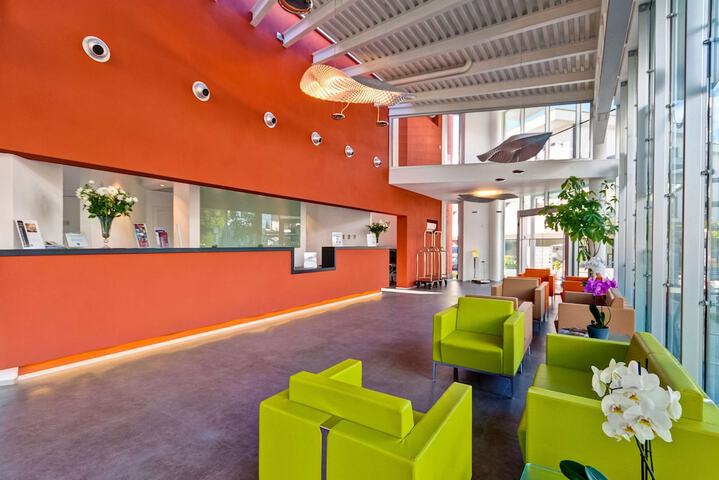 Guest Lobby
