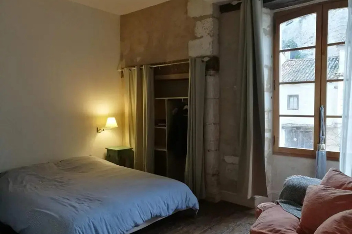 Room 4 of 12