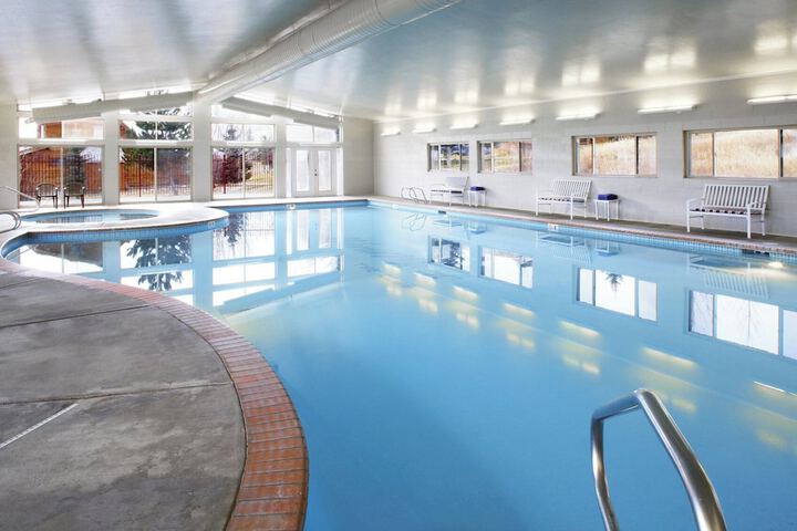 Hotel Pool