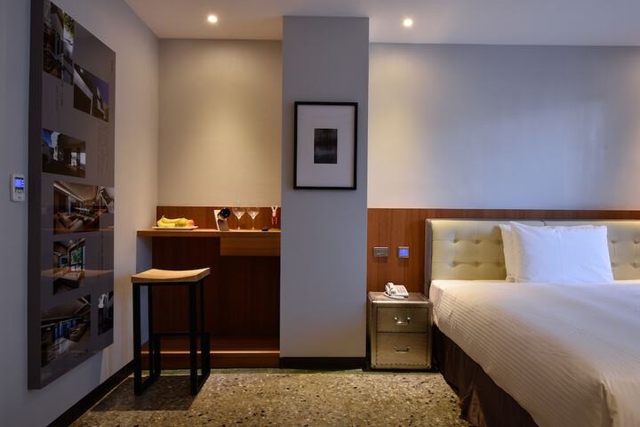 Room 73 of 133
