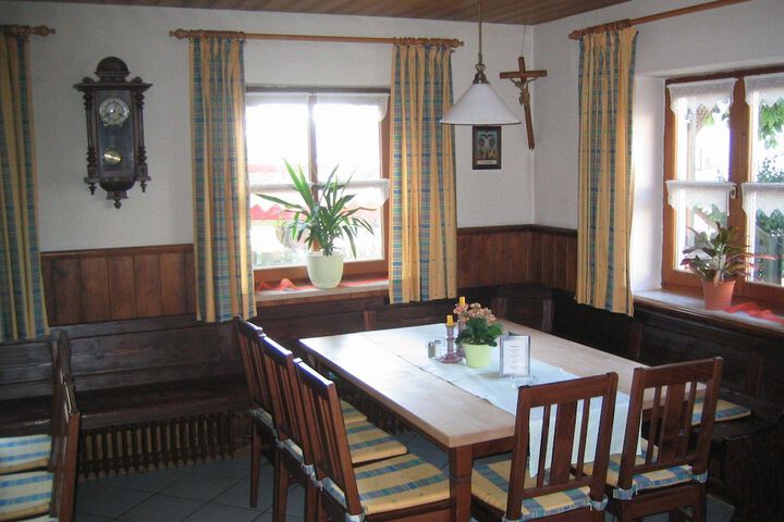 Dining 8 of 14