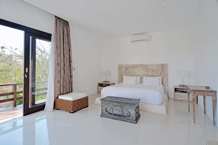 Room 7 of 24