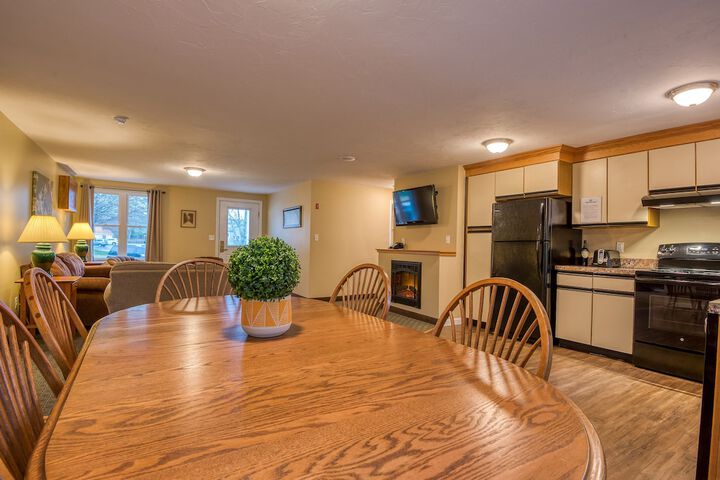 Superior King Lakeside with Shared Balcony (3 of 64)