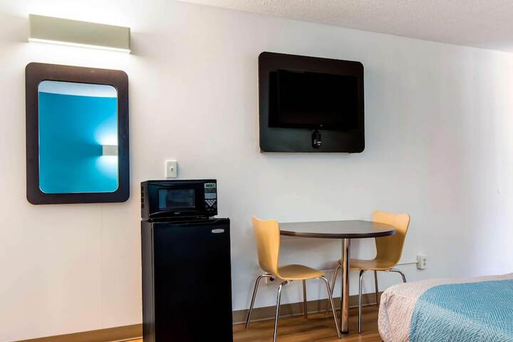 1 Queen Bed Kitchen (9 of 13)