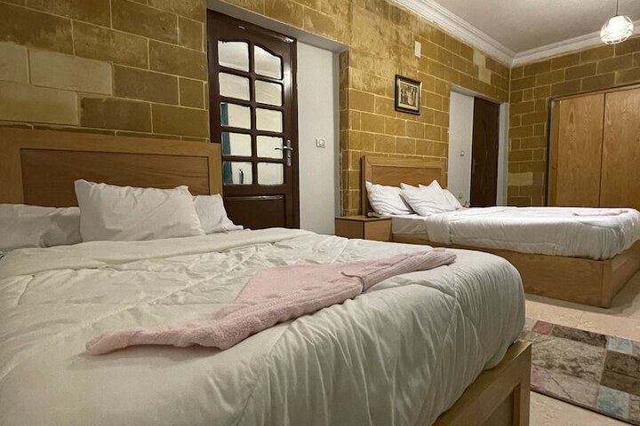 Room 8 of 37