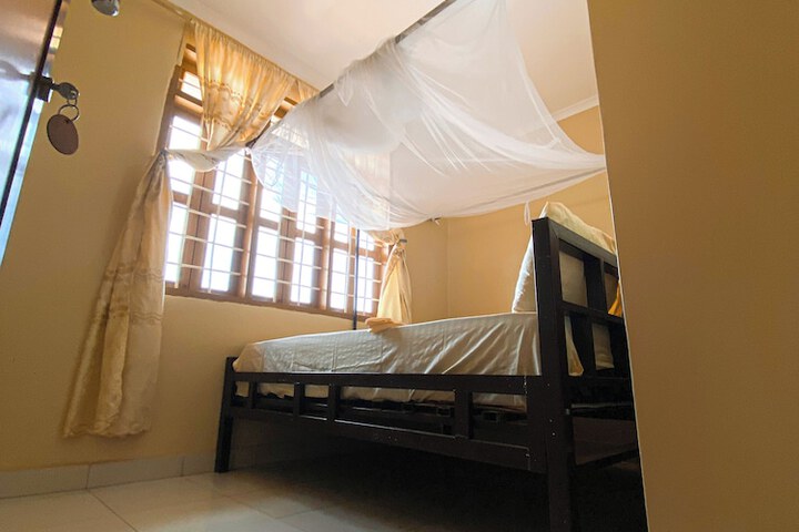 Room 4 of 13