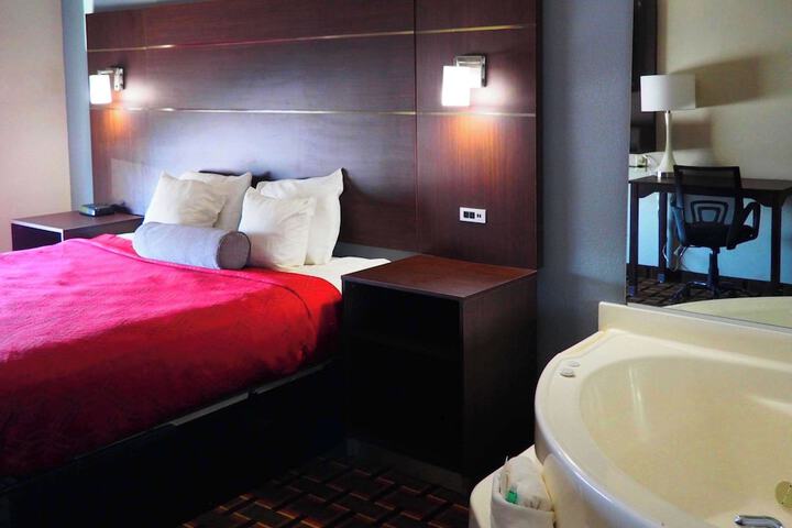 1 King Bed Accessible (9 of 23)