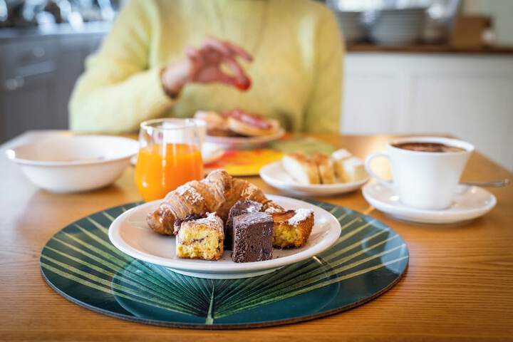 Breakfast/Coffee Service 86 of 93
