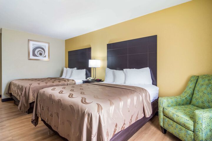 2 Double Beds (15 of 16)