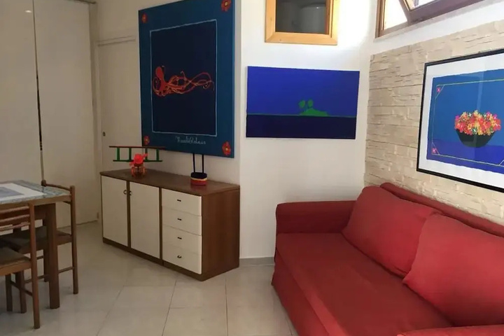 Room 4 of 13
