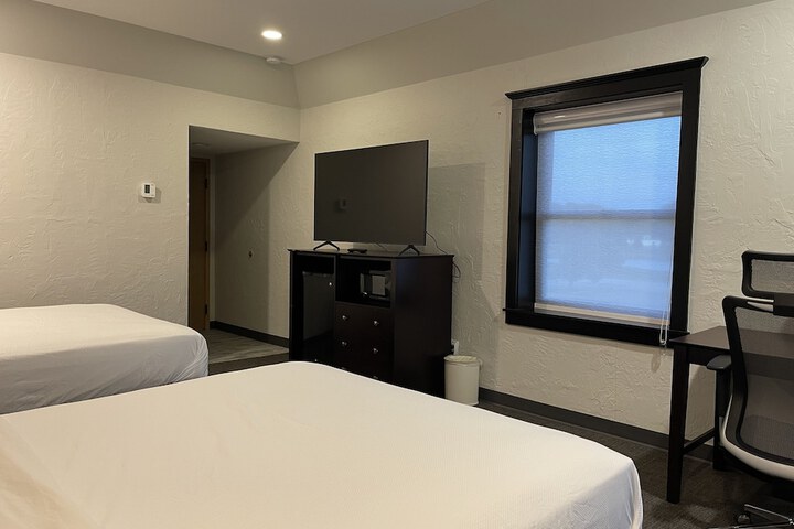 1 Queen Bed Deluxe Room (32 of 32)
