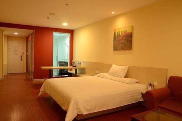 Room 6 of 17