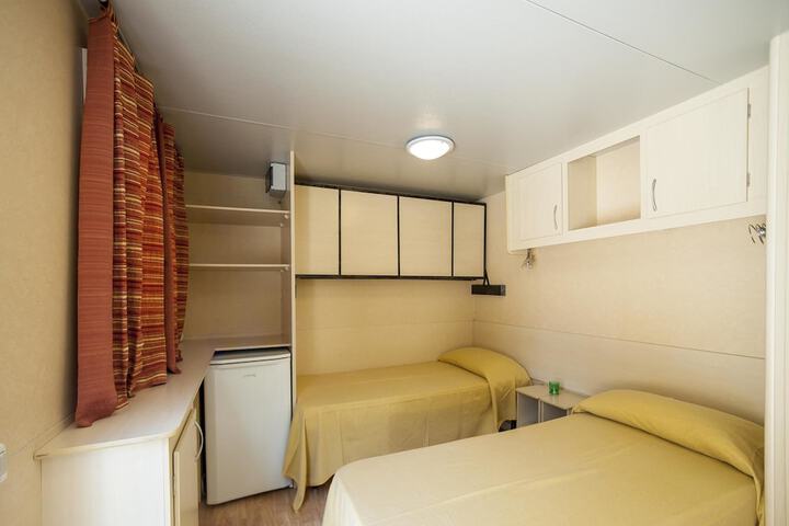 Room 4 of 168