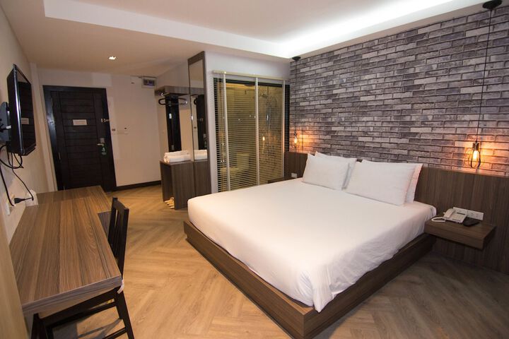 Room 10 of 48