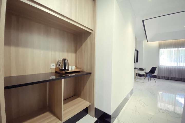 Room 16 of 28