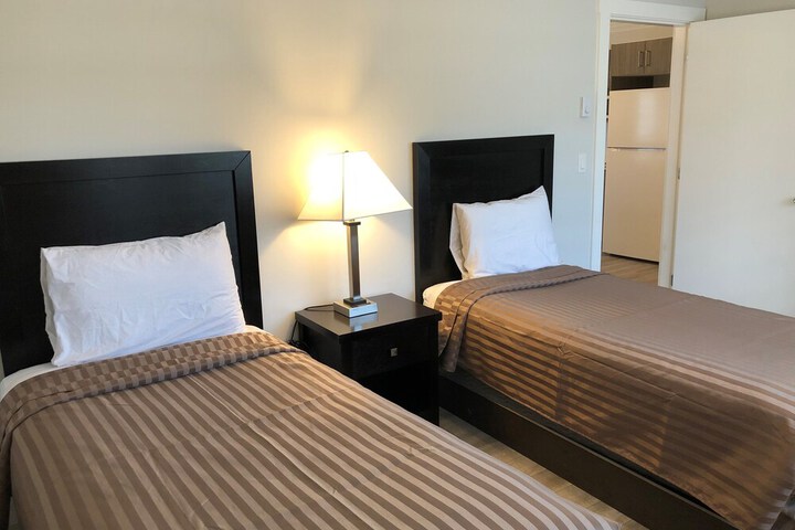 Room 2 of 76