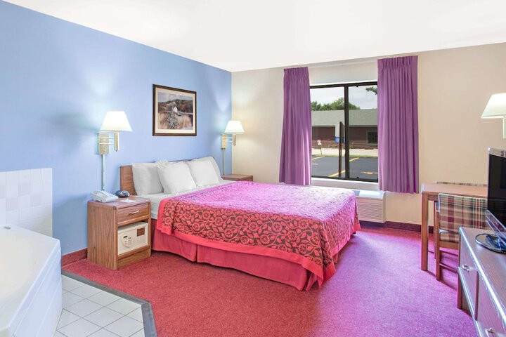 1 King Bed (4 of 4)